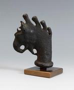 Oud-Grieks Brons Griffin-hoofd wandlamp. 5e eeuw v.Chr. 8 cm
