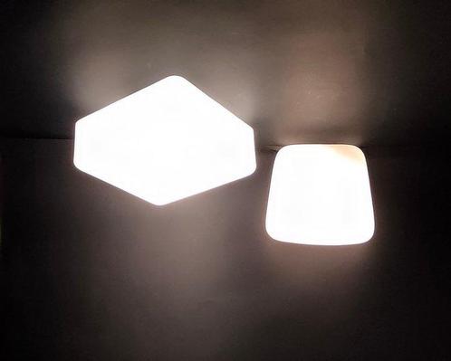 Plafondlamp - Opaline glas - Twee plafondlampen, Antiek en Kunst, Kunst | Designobjecten