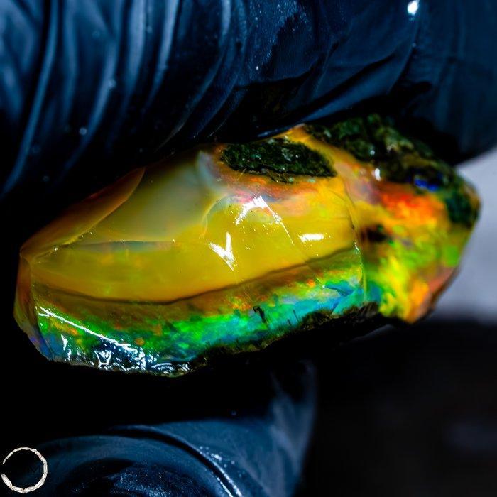 Zonnehauch in het licht – Crystal Opal 90,3ct- 18.06 g, Verzamelen, Mineralen en Fossielen