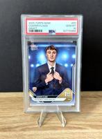 Topps Now Cooper Flagg #D1 Draft Night - PSA 10 Graded card, Verzamelen, Nieuw