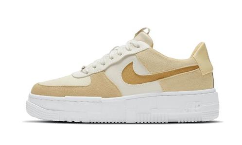 Nike Air Force 1 Low Pixel Sail Tan - maat 42 (Sneakers), Kleding | Dames, Schoenen, Sneakers of Gympen, Nieuw, Verzenden