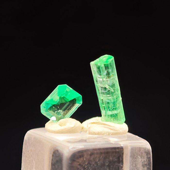 0,41 ct Smaragd Set, onbewerkt + gefacetteerde steen- 0.08 g, Verzamelen, Mineralen en Fossielen