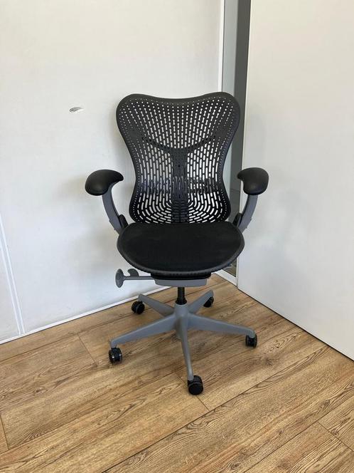 50x  Refurbished Herman Miller Mirra Grijs Zwart, Huis en Inrichting, Bureaustoelen, Bureaustoel, Grijs, Zo goed als nieuw, Ergonomisch