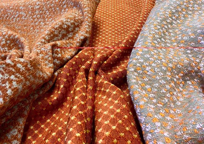 3 stukken stof in de tinten verbrande taupe/oranje, Antiek en Kunst, Antiek | Kleden en Textiel