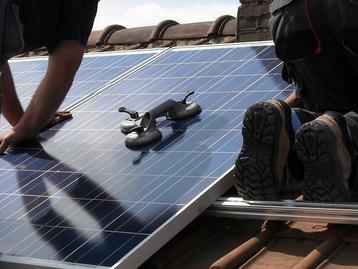 ZONNEPANELEN NIEUW Paneel, Omvormer Aansluiten met MONTAGE! beschikbaar voor biedingen