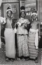 Sanlé Sory - Trois jeunes filles en pagne - Vintage 1975