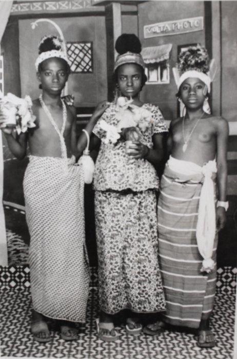 Sanlé Sory - Trois jeunes filles en pagne - Vintage 1975, Antiek en Kunst, Kunst | Schilderijen | Modern