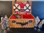 Luxe en stoere picknickmand met koelvak en inhoud voor 4