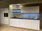 Nolte showroom keuken, hoogglans wit greeploos incl. apparat, Wit, Nieuw, Enkelwandige keuken, Kunststof