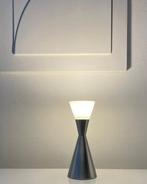 Hala Zeist - Tafellamp - Conisch opaalglas lamp - Aluminium,