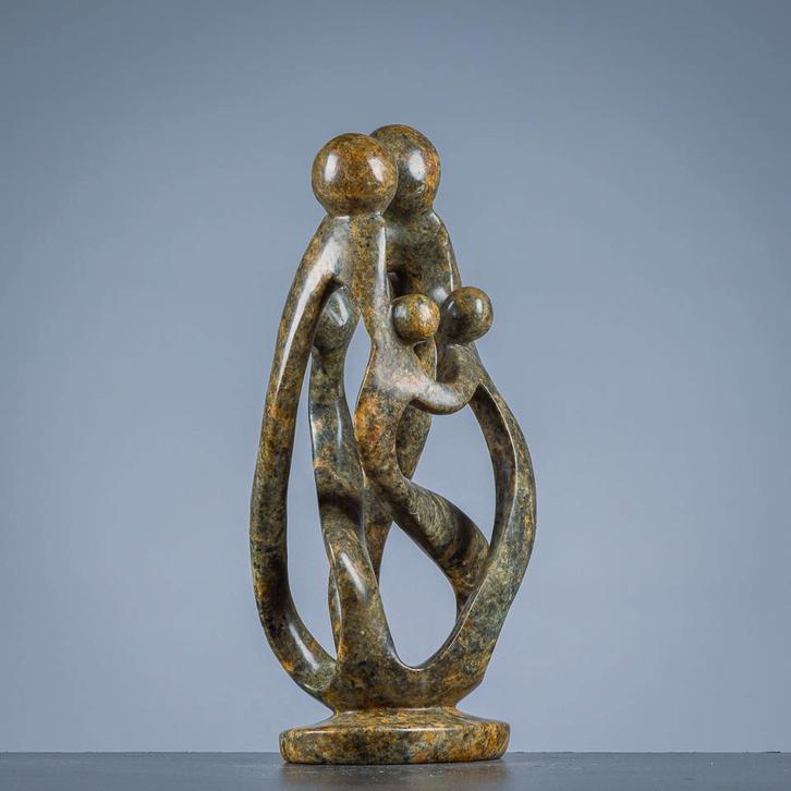 Familiebeeld van vijf personen - Randgandi Mazarog, Antiek en Kunst, Kunst | Designobjecten, Ophalen of Verzenden