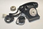 Een bakeliet PTT telefoon 1964 met extra luisterhoorn -