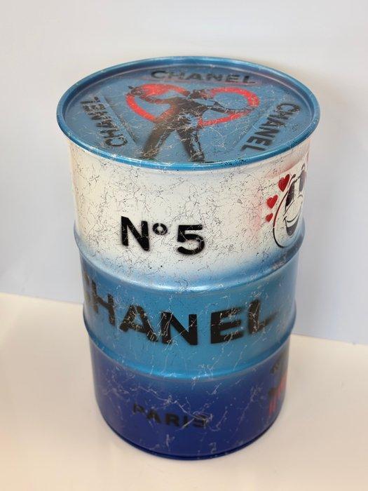 Rob VanMore - In Love with Chanel Barrel, Antiek en Kunst, Kunst | Designobjecten