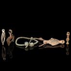 Viking periode Collectie van hangers/amuletten en een speld, Antiek en Kunst