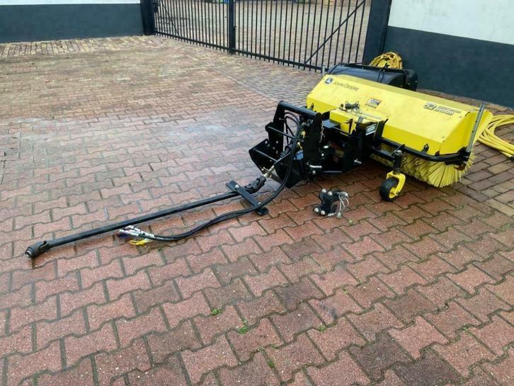 Veegborstel John Deere 1026R, Zakelijke goederen, Machines en Bouw | Tuin, Park en Bosbouw, Ophalen