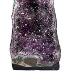12KG torenhoge amethist geode met dieppaarse kristalkern