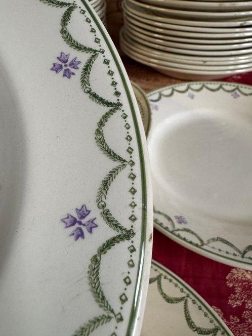Longwy - Tafelservies (33) - Model - Violetta, Dinner Set, Antiek en Kunst, Curiosa en Brocante