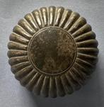 Meerdere-lobige bronzen doos (pn-dn), India Mughal, laat
