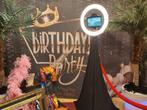 Photobooth, led palmbomen, rode loper, thema achterwand 3x2m, Nieuw, Ophalen