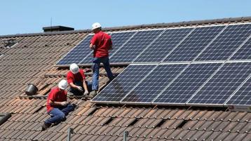 Zonnepanelen plaatsen? Ontvang 3 offertes van installateurs beschikbaar voor biedingen