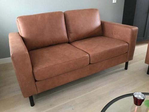 Leren 2-zits bank met stalen poten - bruin leer, Huis en Inrichting, Banken | Bankstellen, 150 tot 200 cm, 75 tot 100 cm, Rechte bank