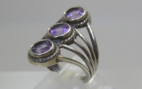 amethist Ring - Hoogte: 22 mm - Breedte: 20 mm- 6.02 g - (1), Verzamelen, Mineralen en Fossielen