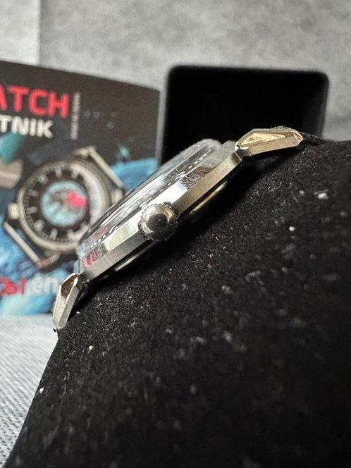 1MCH3 named after Kirov Spoetnik horloge, gemaakt in de USSR, Antiek en Kunst, Antiek | Wandborden en Tegels