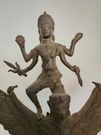 Beeldje - God Vishnu op een Garuda - Brons, Antiek en Kunst