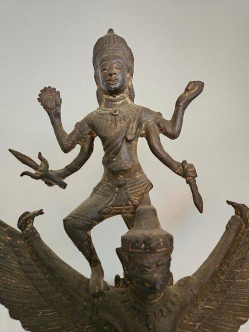 Beeldje - God Vishnu op een Garuda - Brons, Antiek en Kunst, Kunst | Niet-Westerse kunst