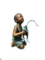 Beeld, XL Bronze: Boy with Frog - 53.5 cm - Brons