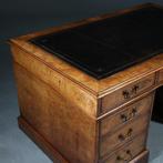 Bureau Engeland noten met wortelnoten en zwart leer ca 1910, Antiek en Kunst, Antiek | Kantoor en Zakelijk, Ophalen of Verzenden
