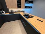 Nolte showroom keuken – Mat zwart/Vulcaan Eiken– Compleet, Zwart, Hoekkeuken, Nieuw, Kunststof
