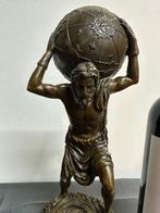 Figuur - Atlas mit der Weltkugel - Brons, Marmer