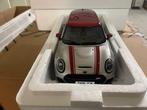 Otto Mobile 1:18 - Modelauto - Mini Clubman JCW 2019, Nieuw