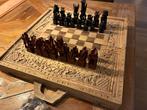 Grote met de hand vervaardigde Balinese Ramayana-schaak-
