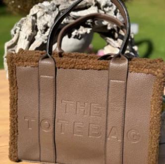 Qischa - Handtas - teddy rand - small - met extra lange riem, Sieraden, Tassen en Uiterlijk, Tassen | Damestassen, Verzenden