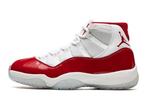 Air Jordan 11 Retro Cherry (2022) - Maat 42 EU, Kleding | Heren, Schoenen, Ophalen of Verzenden, Nieuw, Jordan
