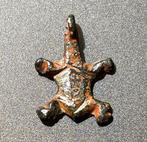 Oud-Romeins Bronzen mooi gestileerde amulet hanger van, Antiek en Kunst
