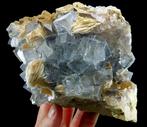 fluoriet (edelsteen en blauwachtig) met bariet en kwarts -