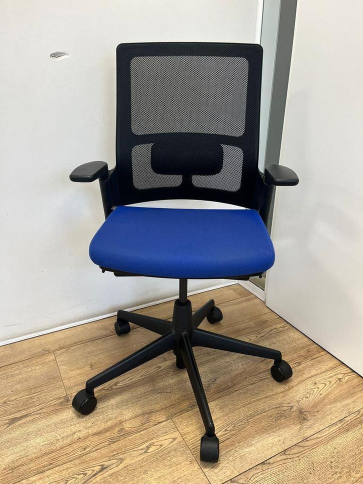 Opgeknapte Ahrend 2020 Verta Bureaustoel - Blauwe Stof, Huis en Inrichting, Bureaustoelen, Bureaustoel, Blauw, Zo goed als nieuw