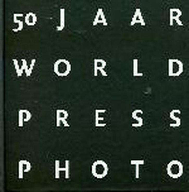 50 jaar World Press Photo 9789012109185 K. Engelbrecht, Boeken, Kunst en Cultuur | Fotografie en Design, Zo goed als nieuw, Verzenden