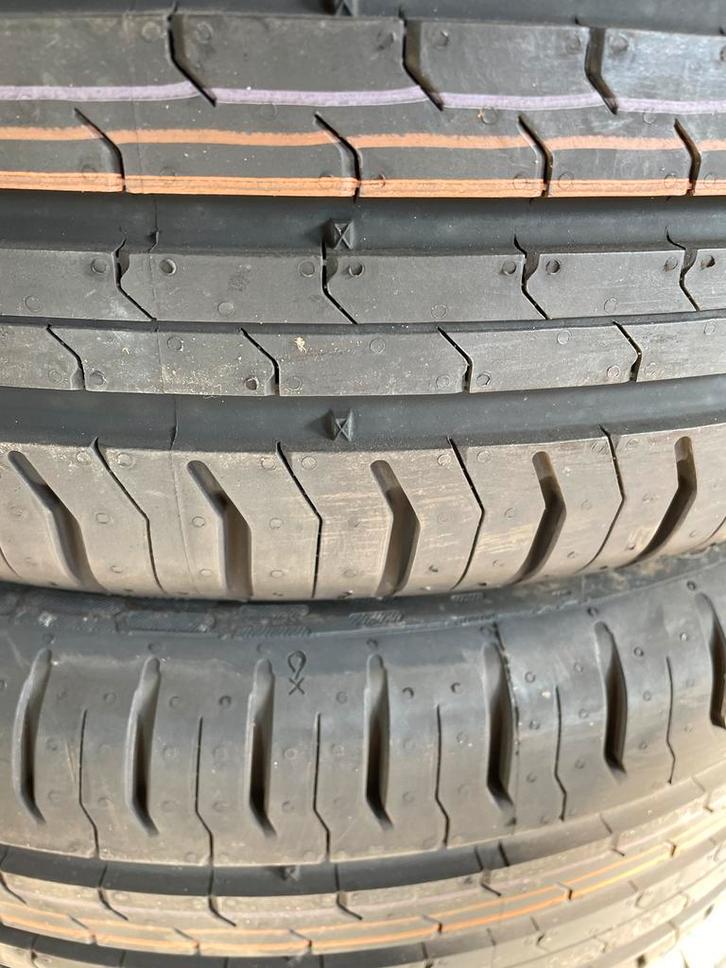 “185 50 16 continental. Demo. Puntjes zitten er nog op“, Auto-onderdelen, Banden en Velgen, 16 inch, Zomerbanden, 185 mm, Personenwagen