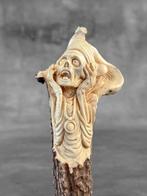 Snijwerk, NO RESERVE PRICE - an Expression of fear Human, Antiek en Kunst