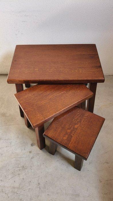Set bijzettafels - Eik - Drie bijzettafeltjes, Antiek en Kunst, Kunst | Designobjecten