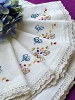 Tafelkleed met zes servetten, geborduurde monogrammen,, Antiek en Kunst, Antiek | Kleden en Textiel