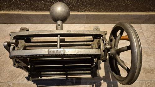 Singer 49K1 - Kilt Pleat machine - Strijkijzer - Staal -, Antiek en Kunst, Antiek | Wandborden en Tegels