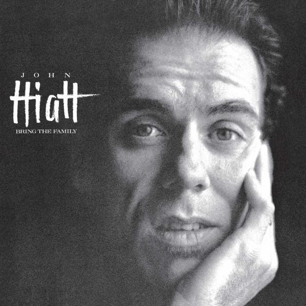 LP gebruikt - John Hiatt - Bring The Family, Cd's en Dvd's, Vinyl | Rock, Zo goed als nieuw, Verzenden