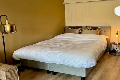 Studio Boerhaavelaan in Schiedam, Huizen en Kamers, Kamers te huur, 20 tot 35 m², Overige regio's