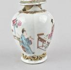 Suikerpot - A CHINESE FAMILLE ROSE SUGAR POT DECORATED WITH