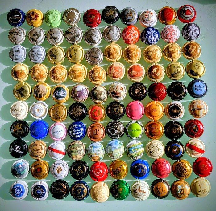 Champagne capsules (100) - Metaal, Antiek en Kunst, Antiek | Speelgoed